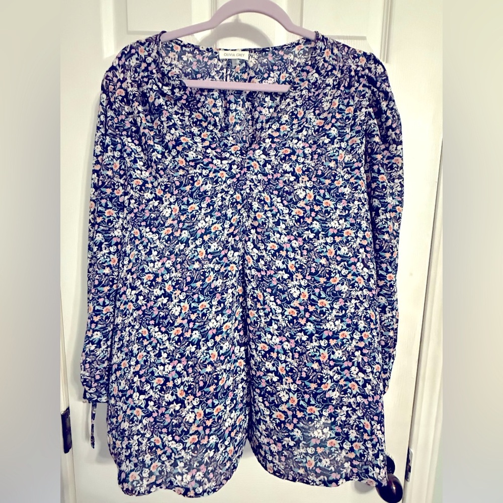Olivia Grey 1X Blue/Pink Floral Print Women's Top